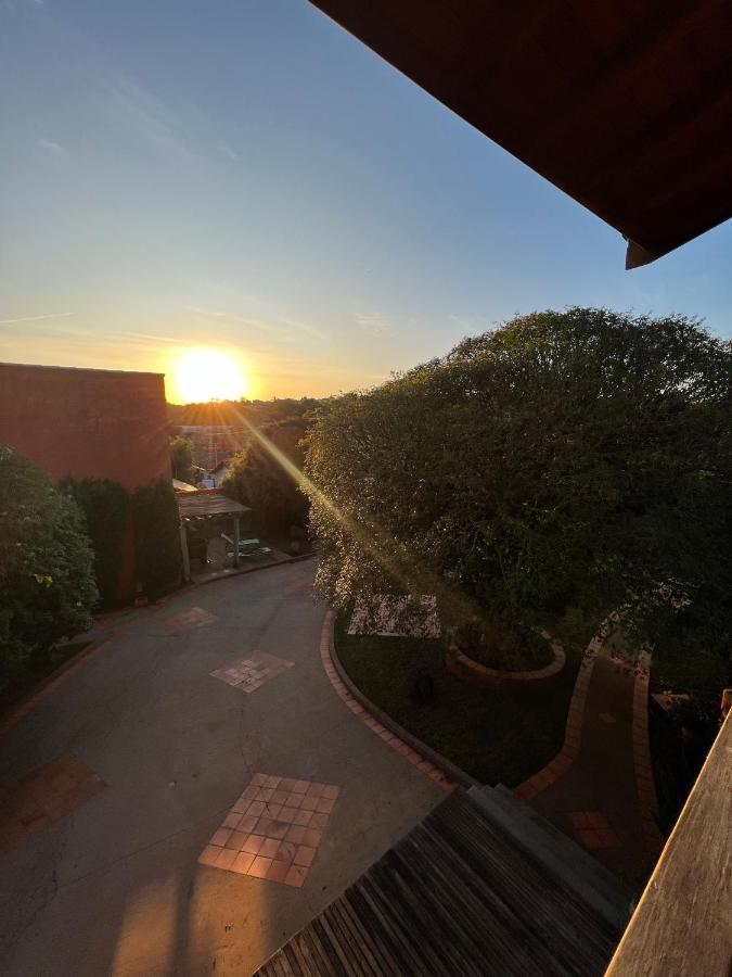 Loft Em Brotas Villa Bagian luar foto